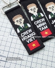 Móc khoá thêu hình ôm viền Tiếp viên hàng không nam EA theo yêu cầu