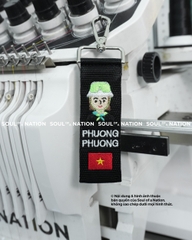 Móc khoá thêu hình ôm viền Cô gái đội nón theo yêu cầu