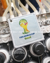 Móc khoá thêu nhuộm màu chỉ hình vuông CUP THẾ GIỚI theo yêu cầu