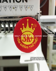 Patch thêu hình ôm viền Tôm Giống Mẫu 1 theo yêu cầu