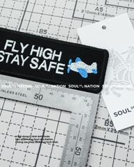 Móc khoá thêu hình ôm viền FLY HIGH STAY SAFE theo yêu cầu