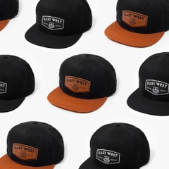 Dự án Nón snapback đồng phục patch da kết hợp thêu & in East West Brewing theo yêu cầu