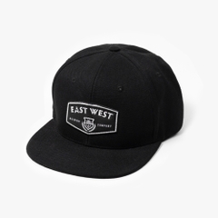 Dự án Nón snapback đồng phục patch da kết hợp thêu & in East West Brewing theo yêu cầu