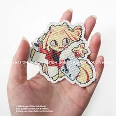 Patch thêu hình ôm viền Anime mẫu 1 theo yêu cầu