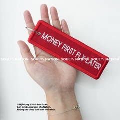 Móc khoá thêu hình ôm viền MONEY FIRST FLY LATER theo yêu cầu