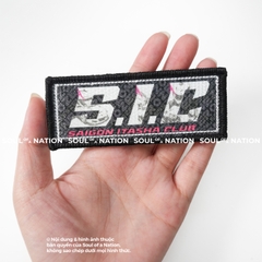 Patch in thêu hình ôm viền S.I.C theo yêu cầu