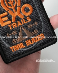 Móc khoá in kết hợp thêu hình chữ nhật EXO Trails theo yêu cầu
