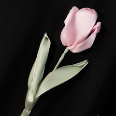 Áo Thun Thêu Ruy Băng Thủ Công - Hoa Tulip Ruy Băng Hồng