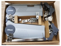 Tay nâng cánh tủ Blum