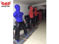 Hình nộm người Silicon tập võ