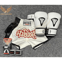 COMBO TẬP BOXING CƠ BẢN GĂNG BOXING + BĂNG ĐA + QUẦN MUAY + TẤT BẢO VỆ - TRẮNG