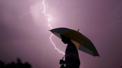 Nỗi lo sợ sét đánh khi mùa dông bão đến