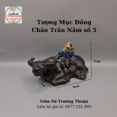 Tượng Mục Đồng Ngồi Chăn Trâu Phụ kiện trang trí tiểu cảnh hồ cá, bể cá, hòn non bộ, sân vườn