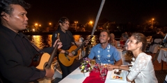 Khám phá biển đêm cùng Catamaran hạng sang Aristocat