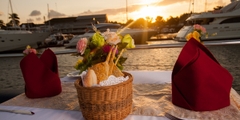 Khám phá biển đêm cùng Catamaran hạng sang Aristocat