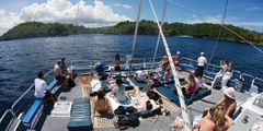Khám phá đảo Lembongan bằng du thuyền Beach Club Cruise