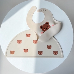 Combo Áo Yếm Kèm Khăn Lót Ăn Dặm Silicone Dành Cho Bé