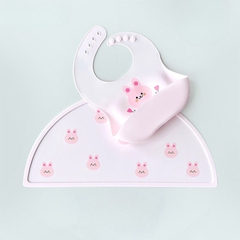 Combo Áo Yếm Kèm Khăn Lót Ăn Dặm Silicone Dành Cho Bé