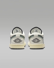 Jordan 1 Low Jade Smoke DC0774 001