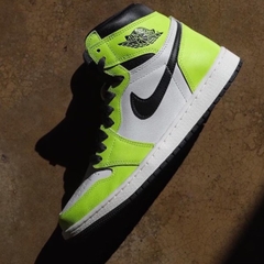 Jordan 1 Retro High OG Volt 555088 702