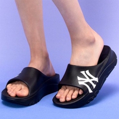 Dép MLB Chunky Slider Black NY quai 32SHHP111