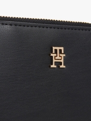 Ví Tommy Hilfiger Women's TH Icon Med ZA Flap Black AW17742 001
