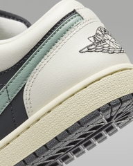 Jordan 1 Low Jade Smoke DC0774 001