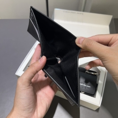 Ví Calvin Klein Monogram Logo Slim Bifold Wallet Black + Airpods Case Gift Set 4G1015G 001