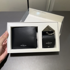 Ví Calvin Klein Monogram Logo Slim Bifold Wallet Black + Airpods Case Gift Set 4G1015G 001