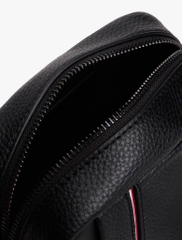 Túi Tommy Hilfiger Central Mini Reporter Bag Black AM13632 001