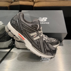 New Balance 1906R Black Metallic Urgent Red Slate U1906RCO