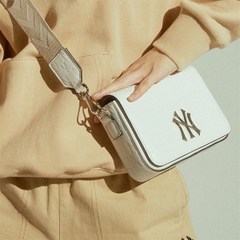 Túi MLB Monogram White Hoodie Bag NY 32BGPB111-50I