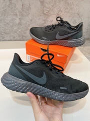 Revolution 5 Black Grey BQ3207 001