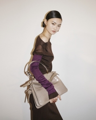 Xu hướng “bag charm”: Khi phụ kiện túi xách kể câu chuyện của bạn