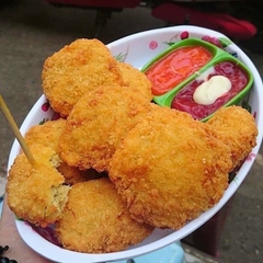 Bánh Gà Phô Mai - Hộp 12 Cái
