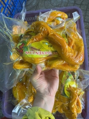 Gà ủ muối nguyên con có đầu có chân
