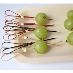 Tăm tre xiên trái cây trái tim màu đỏ 100 chiếc, 12cm
