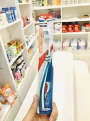 AQUAFRESH Bàn chải đánh răng người lớn