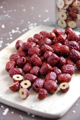 Táo Đỏ Hàn Quốc Sấy Khô Nguyên Quả hộp 1kg