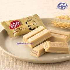 Kitkat Socola trắng và bên trong bánh Wafer Socola đen