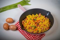 Chảo gang OCENO có vòi rót 26cm màu hồng