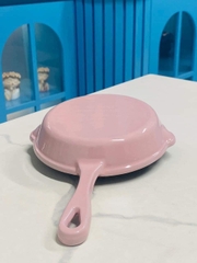 Chảo gang OCENO có vòi rót 26cm màu hồng