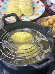 Chảo gang Tempura mỏ chim kèm giá gác Kaiyo Nhật Bản 20cm