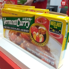 Viên Xốt Cà Ri Vermont Cay Vừa Vị Táo Và Mật Ong 230g Nhật Bản