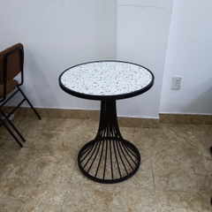 Bàn mặt họa tiết