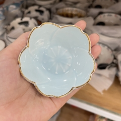 Hoa nến vẽ vàng