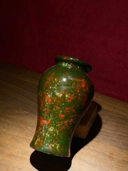 Lọ hoa Lặng Giữa Thời Gian