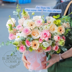 🏡 Hộp Hoa Chúc Mừng Tone Pastel – Trang Nhã & Tươi Mới