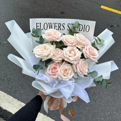 🌿 Bó Hoa Hồng Pastel Kem – Tối Giản & Thanh Lịch