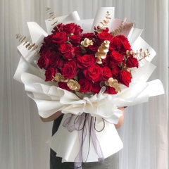 Bó hoa Hồng đỏ mix lá bạc